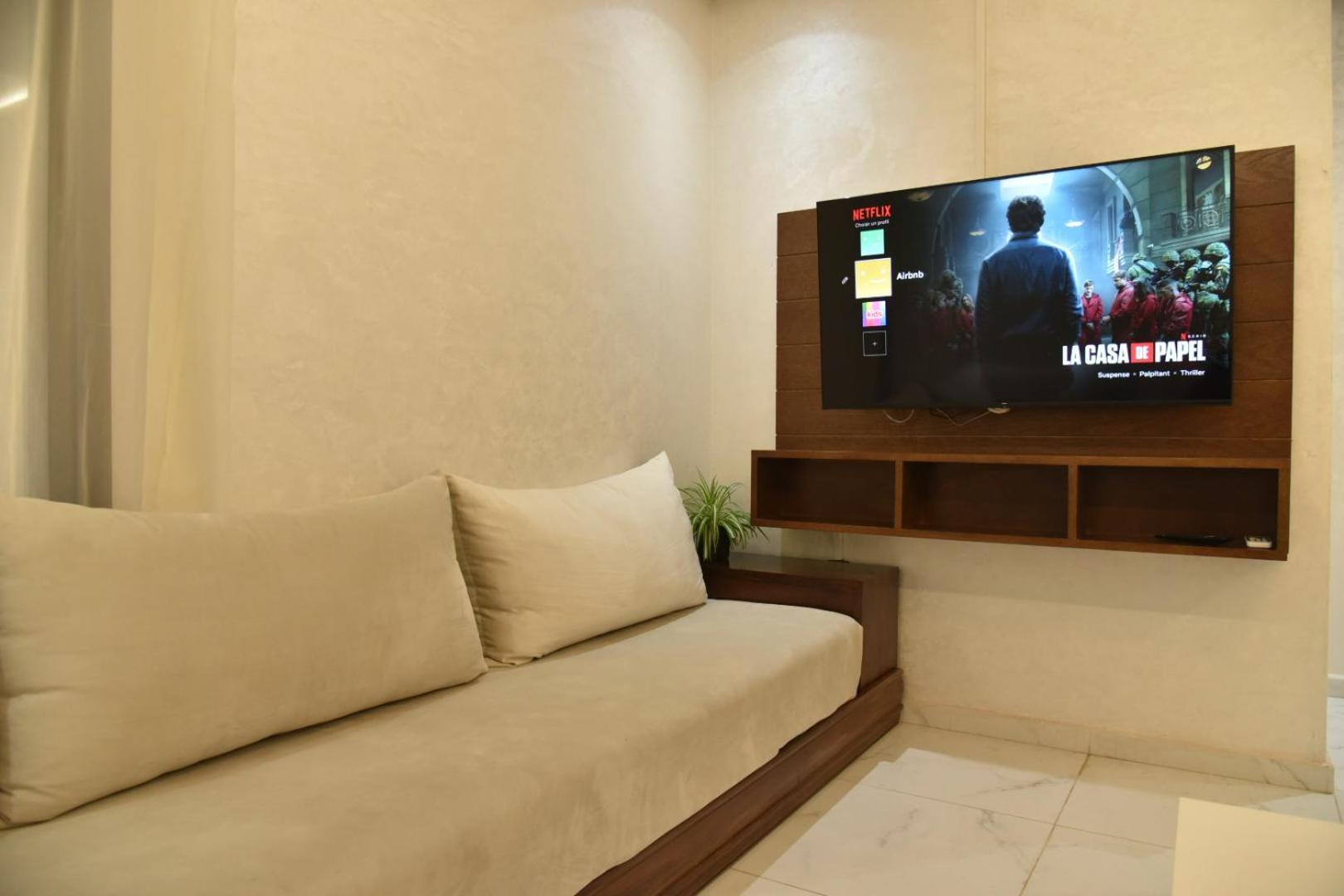 Bright 3-Br In Heart Of Kenitra-Perfect Summer Stay With Parking! Bagian luar foto