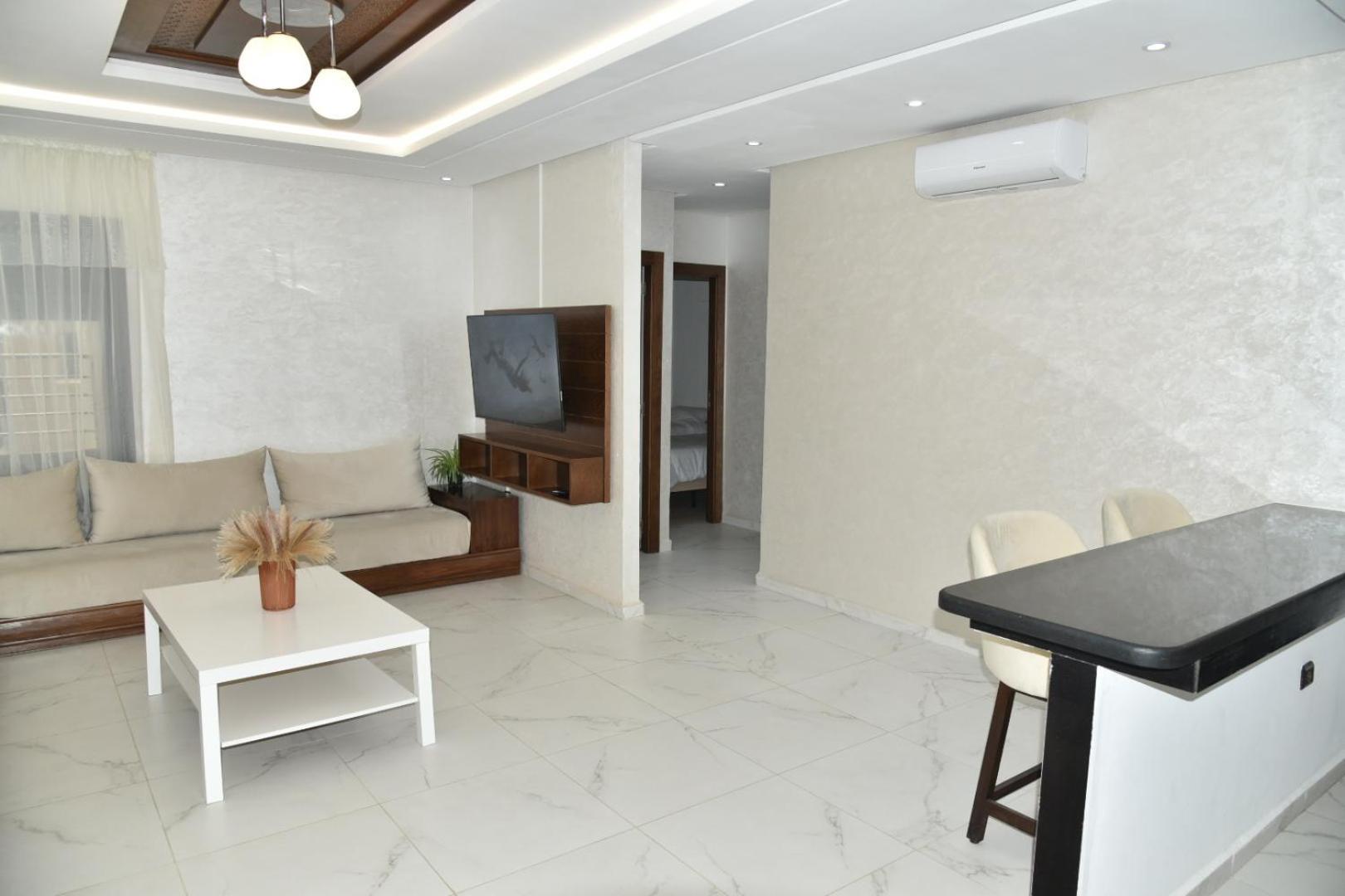 Bright 3-Br In Heart Of Kenitra-Perfect Summer Stay With Parking! Bagian luar foto