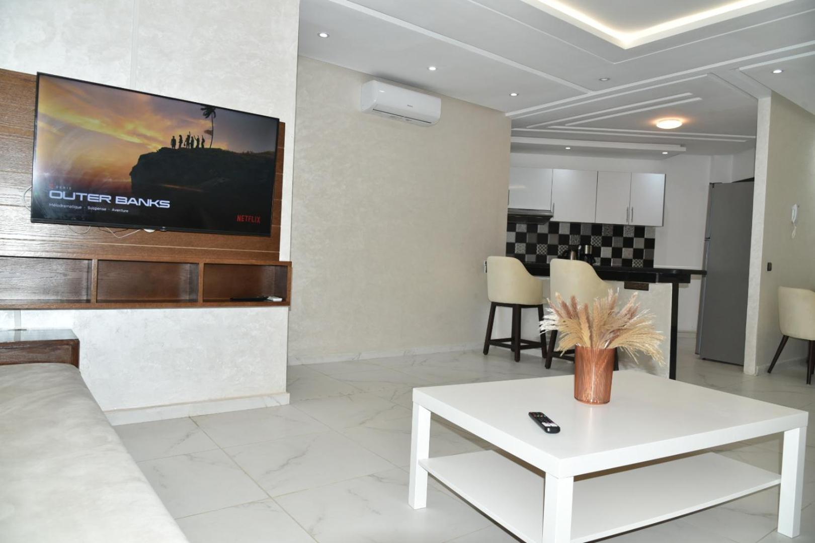 Bright 3-Br In Heart Of Kenitra-Perfect Summer Stay With Parking! Bagian luar foto